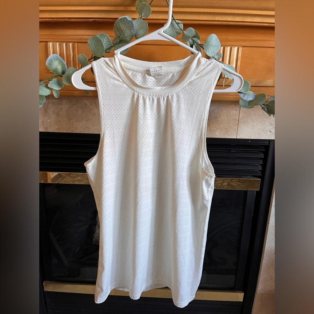 Zyia Chill Tank - White Size Small